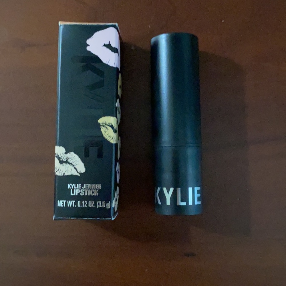 Kylie Cosmetics Matte Lipstick in Nova